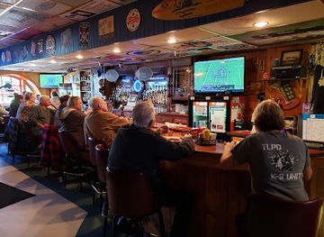 wisconsin/blue-hills/bar/hotel-bar-grill