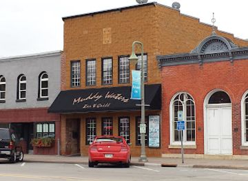 minnesota/mississippi-river/bar/muddy-waters-bar-grill