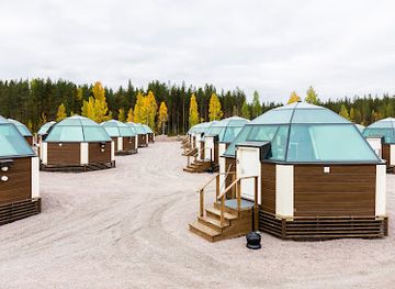 finland/riisitunturi-national-park/bar/arctic-snowhotel-glass-igloos