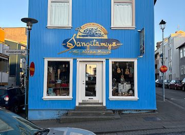 iceland/kopavogur/bar/papaku-bar