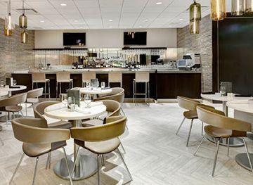 illinois/chicago/magnificent-mile/bar/bar-on-4