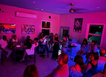 the-bahamas/exuma-cays-land-and-sea-park/bar/roy-s-bar-lounge