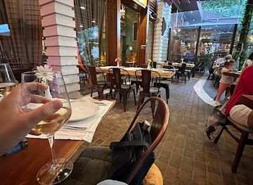 albania/tirana/skanderbeg-square/bar/shendevere-wine-bar-by-cobo