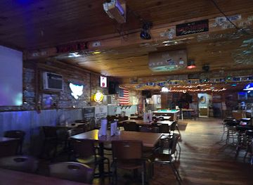 missouri/current-river-basin/bar/double-o-saloon