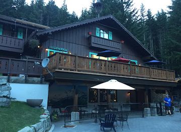 washington/mount-rainier-national-park/bar/snorting-elk-cellar-bar-deli
