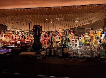 michigan/detroit/bar/evening-bar