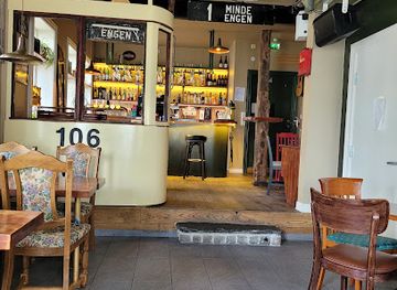 norway/bergen/nygardshoyden/bar/trikken-106-kafe-bar