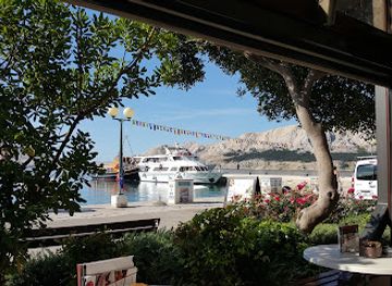 croatia/kvarner/bar/small-cafe-waterfront