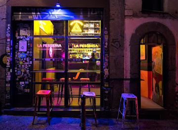 italy/naples/spaccanapoli/bar/la-fesseria-street-bar