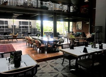 indonesia/east-java/bar/the-avenue-lounge-bar