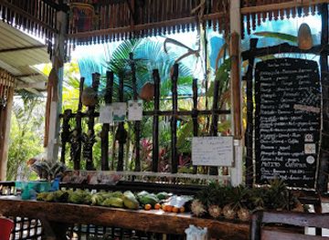 myanmar-burma/hsipaw/bar/yuanyuan-restaurant-mr-shake