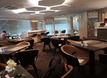 brunei/labi/bar/royal-brunei-business-class-lounge