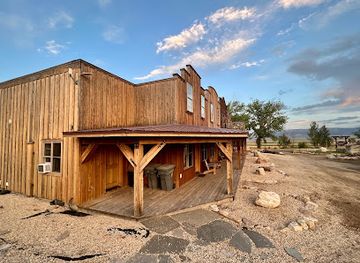 idaho/city-of-rocks-national-reserve/bar/almo-inn