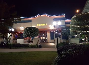 louisiana/caddo-lake/bar/hooters