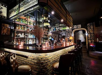 vietnam/northwest/bar/cinebar-cocktail-wine