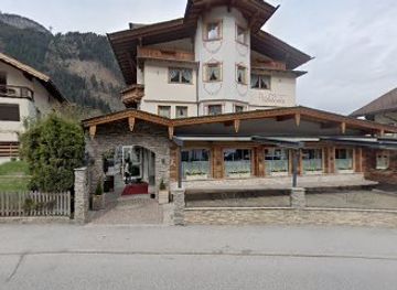 austria/mayrhofen/bar/maria-theresia-schneeberger