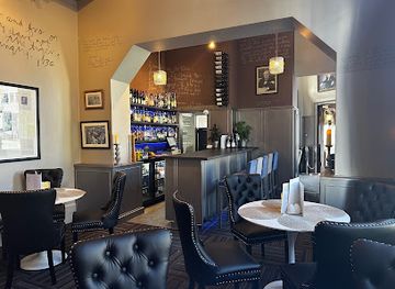new-zealand/hawke-s-bay/bar/churchills-lounge-bar-restaurant