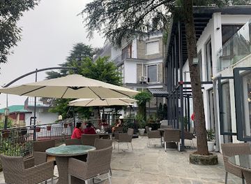 india/mcleodganj/bar/piano-restaurant-wine-bar