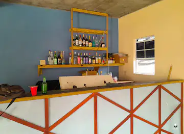 Dee Dee's Bar