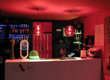 portugal/figueira-da-foz/bar/redshoes