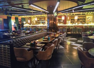 india/agra/khandari/bar/kiskey-whiskey