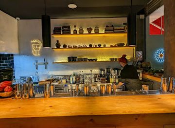 peru/andean-highlands/bar/lady-bee