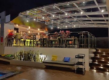 indonesia/balikpapan/bar/loveshack-rooftop-pool-sky-bar