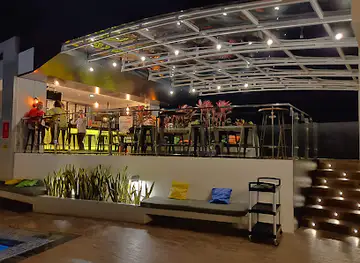 loveshack | rooftop pool & sky bar