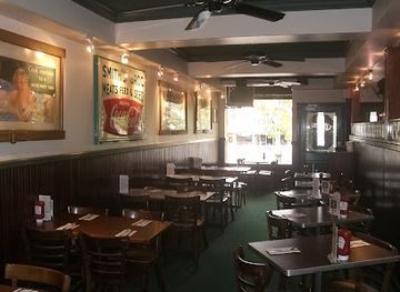 connecticut/central-connecticut/bar/archie-moore-s-bar-restaurant