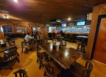 colorado/central-colorado/bar/two-bears-tap-and-grill