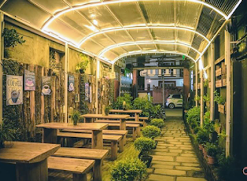 nepal/patan/bar/titos-pub-n-lounge