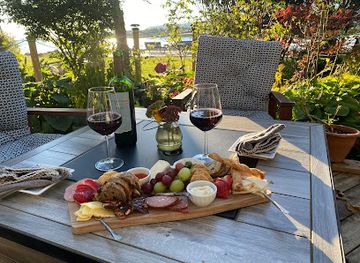 canada/fraser-valley/bar/mad-hatter-wine-bar