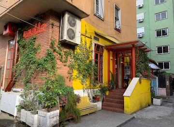 Radio bar Tirana