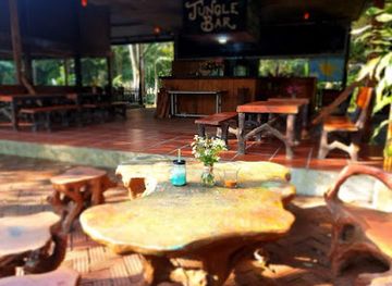 vietnam/cat-ba-island/bar/nha-hang-dong-trung-trang