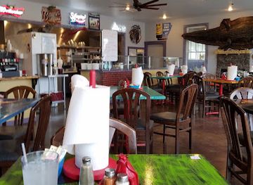 arkansas/devil-s-den-state-park/bar/crawpappy-s-cajun-cuisine