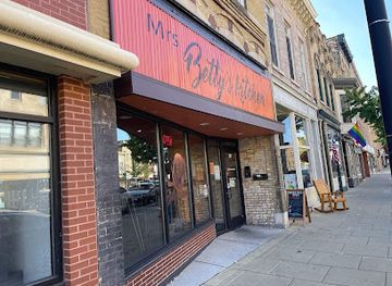 wisconsin/racine/bar/evelyn-s-club-main