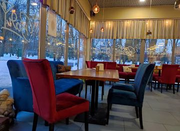 ukraine/kharkiv/svobody-square/bar/wine-whiskey-bar