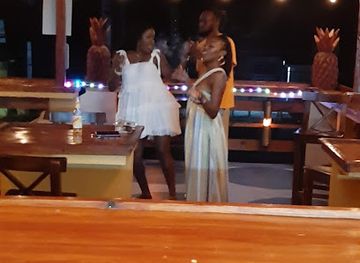 jamaica/ocho-rios/bar/pineapple-sports-bar-and-grill