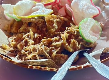 indonesia/manado/bar/flamboyant-on-business