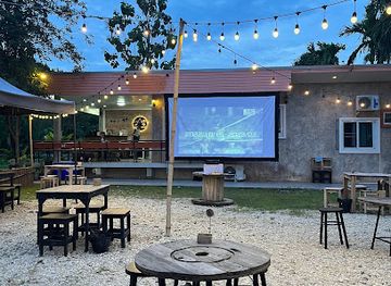 thailand/rayong/klaeng/bar/black-bar-and-cafe