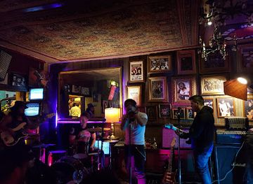 ecuador/quito/bar/whiskey-a-go-go