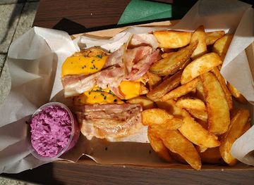 hungary/eger/bar/zold-pecset-kavezo-es-borbar