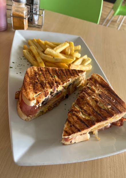 Studio Pub & Grill