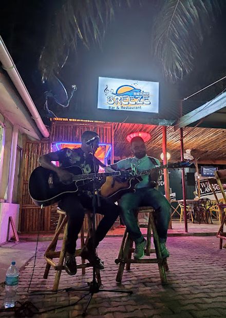 Breeze Bar & Restaurant