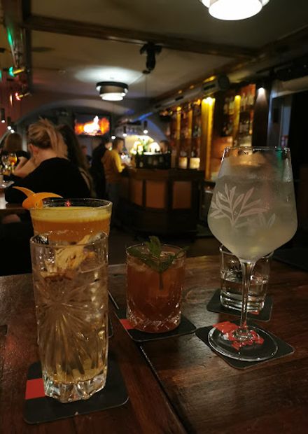 QUBE Wein & Bar