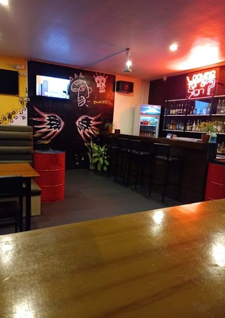 Yankees Diner & Bar