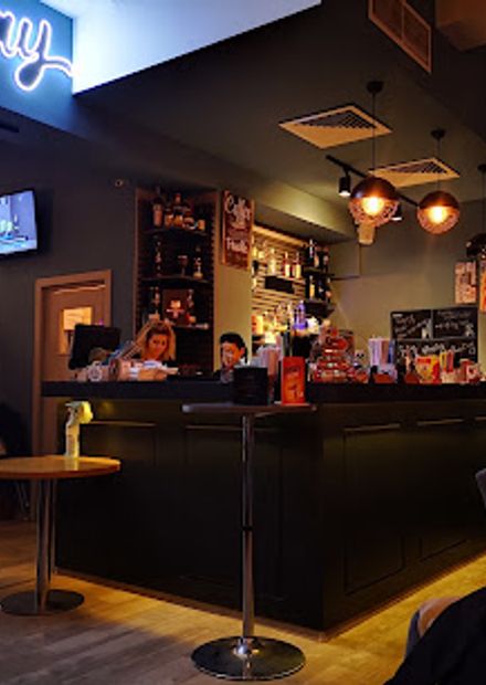 Friday Resto Pub