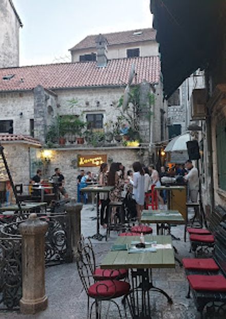 Letrika Caffe Bar