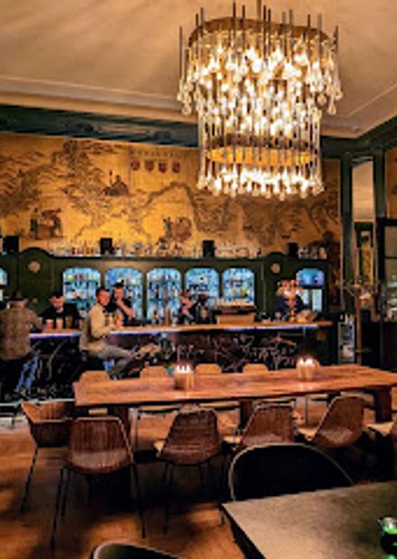 Die Goldene Bar