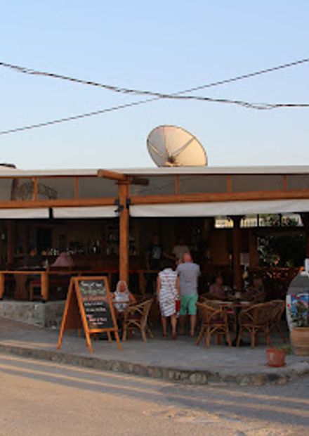 CRUSOES PUB